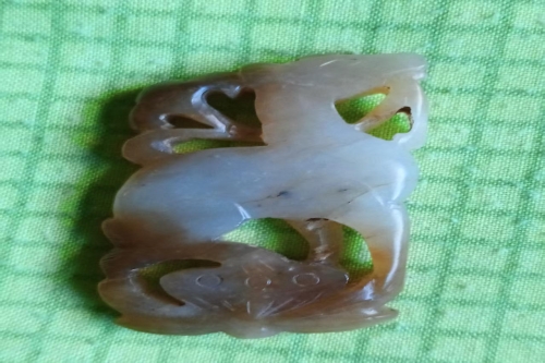 一位来自陕西的孙老师，有一些藏品和老物件，急需出手，有意者联系，价格好商量。