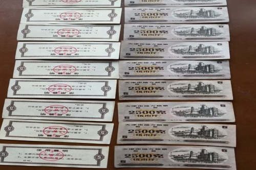 一位来自天津市的罗老师,有一些藏品和很好的老物件，急需找到爱好的收藏家，有意者请联系我。目前藏友老师比较着急，只要您是真心诚意想要收藏，一切好商量。