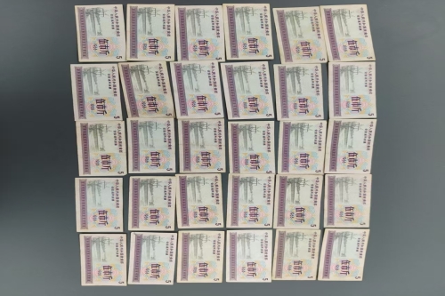 一位来自的甘肃省临夏回族自治州的赵老师，有一些藏品和很好的老物件，急需找到爱好的收藏家，有意者请联系我。目前藏友老师比较着急，只要您是真心诚意想要收藏，一切好商量。