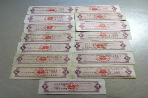  一位来自湖南省怀化市的杨老师，有一些藏品和老物件，急需出手，有意者联系，价格好商量。