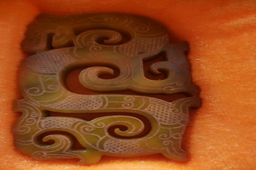 一位来自甘肃省武威市的范老师，有一些藏品和很好的老物件，急需找到爱好的收藏家，有意者请联系我。目前藏友老师比较着急，只要您是真心诚意想要收藏，一切好商量。