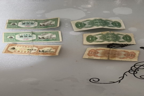 一位来自北京市通州区的张老师，有一些藏品和很好的老物件，急需找到爱好的收藏家，有意者请联系我。目前藏友老师比较着急，只要您是真心诚意想要收藏，一切好商量。