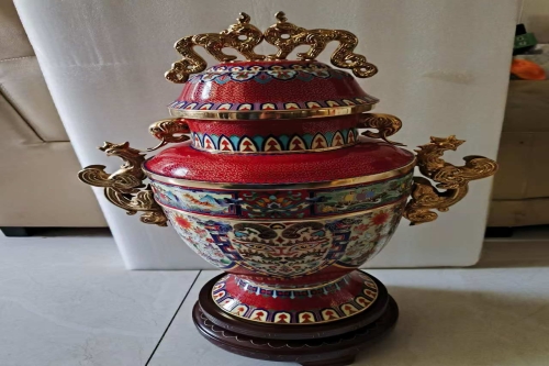  一位来自广东省深圳市的林老师，有一些藏品和老物件，急需出手，有意者联系，价格好商量。