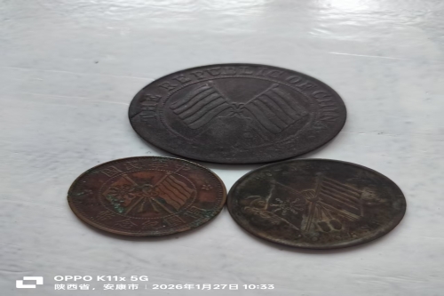 一位来住陕西省安康市的方老师，有一些藏品和老物件，急需出手，有意者联系，价格好商量。