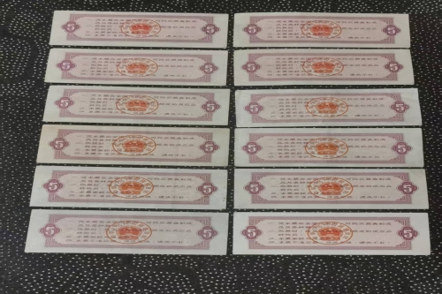 一位来住四川省绵阳市的唐老师，有一些藏品和老物件，急需出手，有意者联系，价格好商量。。