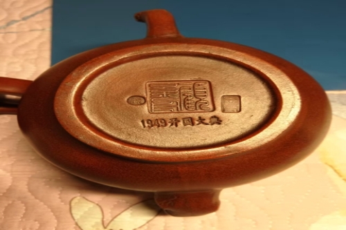 一位来自广东省深圳市的刘老师，有一些藏品和很好的老物件，急需找到爱好的收藏家，有意者请联系我。目前藏友老师比较着急，只要您是真心诚意想要收藏，一切好商量。