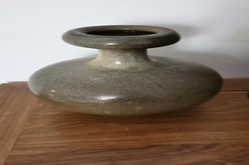 一位来自北京市门头沟区的黄老师，有一些藏品和很好的老物件，急需找到爱好的收藏家，有意者请联系我。目前藏友老师比较着急，只要您是真心诚意想要收藏，一切好商量。