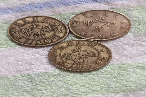 一位来自澳门的许老师，有一些藏品和很好的老物件，急需找到爱好的收藏家，有意者请联系我。目前藏友老师比较着急，只要您是真心诚意想要收藏，一切好商量。