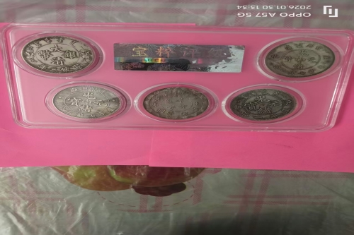 一位来自的广东省韶关市的牙老师，有一些藏品和很好的老物件，急需找到爱好的收藏家，有意者请联系我。目前藏友老师比较着急，只要您是真心诚意想要收藏，一切好商量。