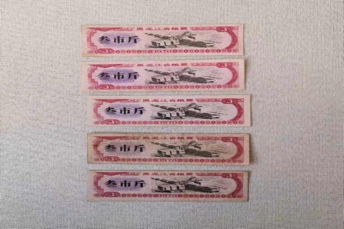 一位来自吉林省通化市柳河县的李老师，有一些藏品和很好的老物件，急需找到爱好的收藏家，有意者请联系我。目前藏友老师比较着急，只要您是真心诚意想要收藏，一切好商量。