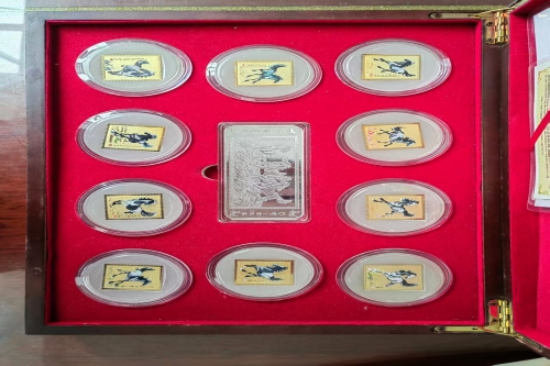 一位来住广东省清远市的唐老师，有一些藏品和老物件，急需出手，有意者联系，价格好商量。。