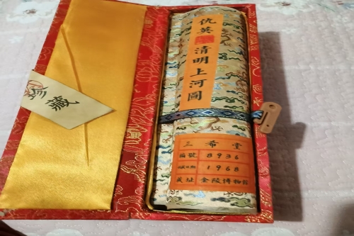 一位来自辽宁省大连市的李老师，有一些藏品和很好的老物件，急需找到爱好的收藏家，有意者请联系我。目前藏友老师比较着急，只要您是真心诚意想要收藏，一切好商量。
