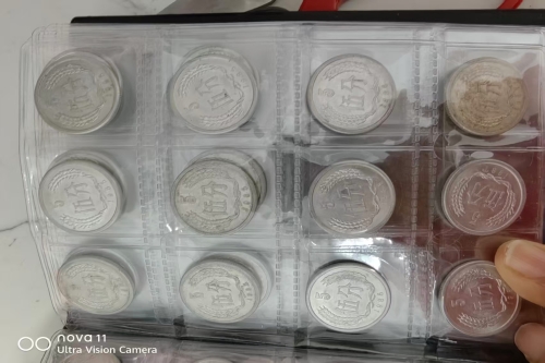 一位来住湖北武汉市的樊老师，有一些藏品和老物件，急需出手，有意者联系，价格好商量。