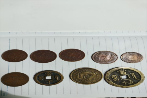 一位来自北京市房山区的隗老师，有一些藏品和老物件，急需出手，有意者联系，价格好商量。