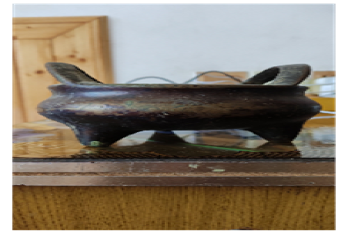 一位来自青海省的韩老师，有一些藏品和老物件，急需出手，有意者联系，价格好商量。 