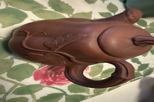 一位来自上海市徐汇区的夏老师，有一些藏品和很好的老物件，急需找到爱好的收藏家，有意者请联系我。目前藏友老师比较着急，只要您是真心诚意想要收藏，一切好商量。