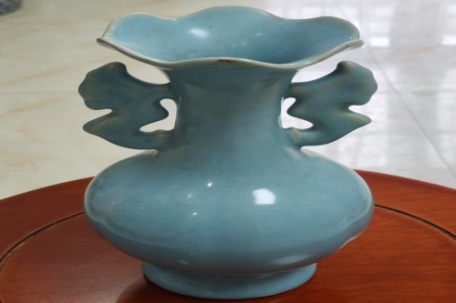 一位来自山东省日照市的李老师，有一些藏品和很好的老物件，急需找到爱好的收藏家，有意者请联系我。目前藏友老师比较着急，只要您是真心诚意想要收藏，一切好商量。