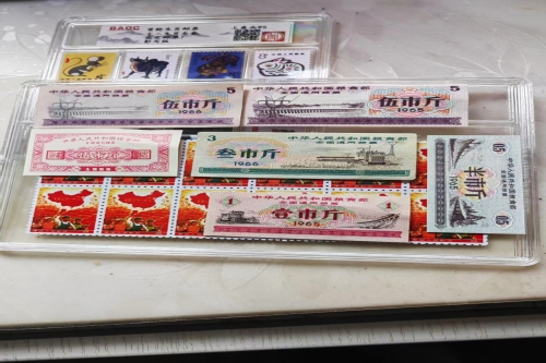 一位来自江西省南昌市的钟老师，有一些藏品和很好的老物件，急需找到爱好的收藏家，有意者请联系我。目前藏友老师比较着急，只要您是真心诚意想要收藏，一切好商量。