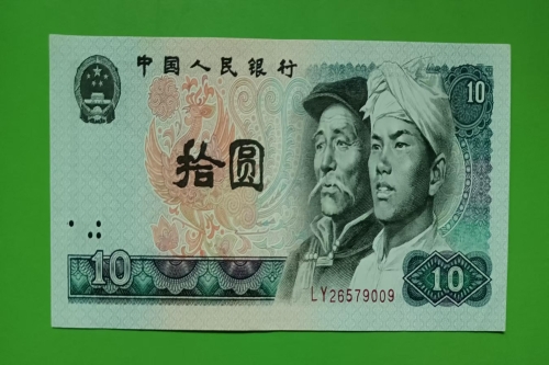 一位来自广东省韶关市的钟老师，有一些藏品和很好的老物件，急需找到爱好的收藏家，有意者请联系我。目前藏友老师比较着急，只要您是真心诚意想要收藏，一切好商量。