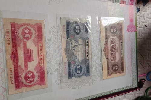 一位来自湖北省孝感市的李老师，有一些藏品和很好的老物件，急需找到爱好的收藏家，有意者请联系我。目前藏友老师比较着急，只要您是真心诚意想要收藏，一切好商量。