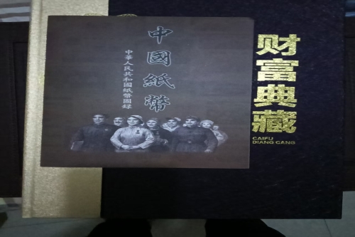 一位来自新疆乌鲁木齐的秦老师，有一些藏品和很好的老物件，急需找到爱好的收藏家，有意者请联系我。目前藏友老师比较着急，只要您是真心诚意想要收藏，一切好商量。