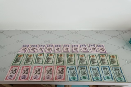 一位来自黑龙江省哈尔滨市的李老师，有一些藏品和很好的老物件，急需找到爱好的收藏家，有意者请联系我。目前藏友老师比较着急，只要您是真心诚意想要收藏，一切好商量。