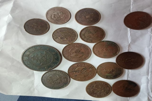 一位来自安徽省六安市的李老师，有一些藏品和很好的老物件，急需找到爱好的收藏家，有意者请联系我。目前藏友老师比较着急，只要您是真心诚意想要收藏，一切好商量。