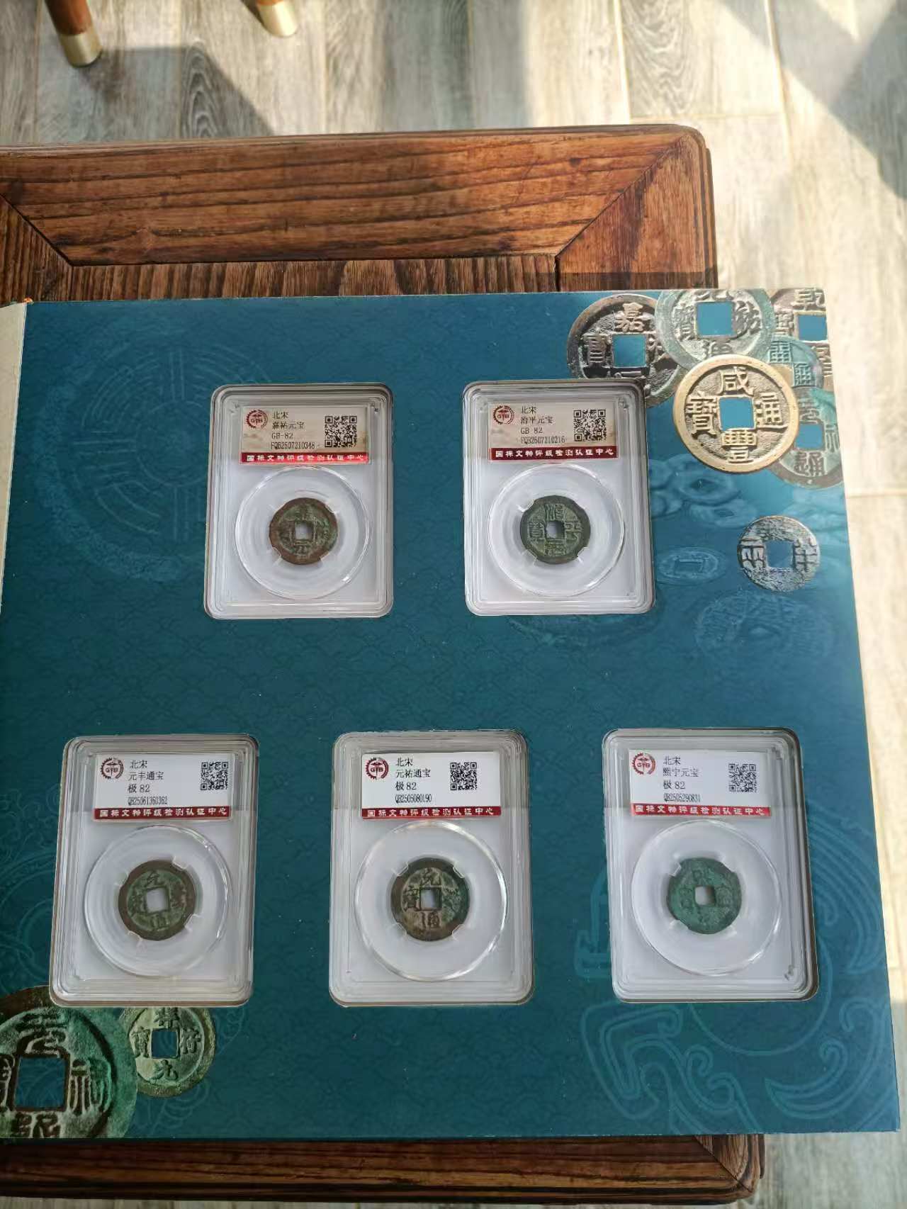 一位来自浙江省湖州市的樊老师，有一些藏品和很好的老物件，急需找到爱好的收藏家，有意者请联系我。目前藏友老师比较着急，只要您是真心诚意想要收藏，一切好商量。