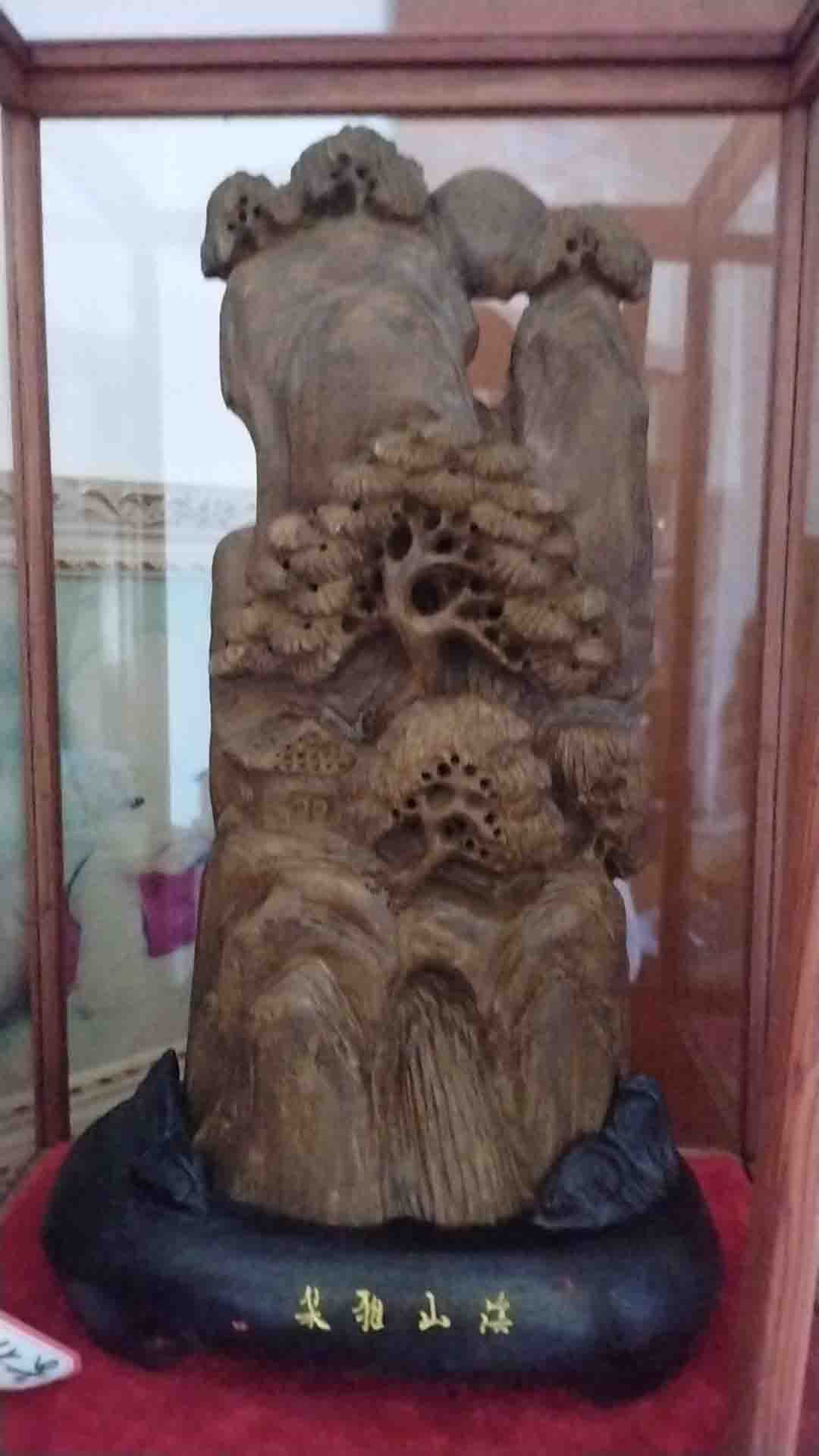 乱山怪石